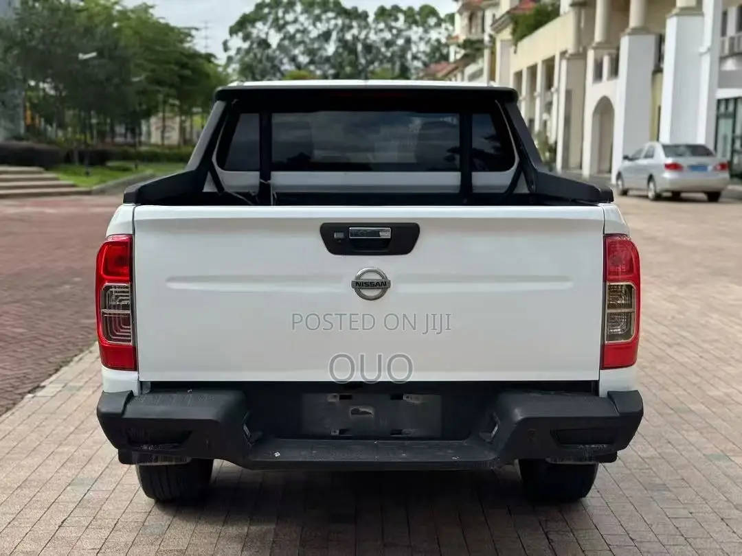 Nissan Pick-Up 2021 White