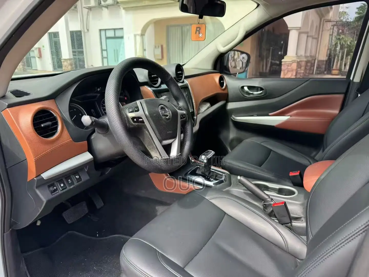 Nissan Pick-Up 2021 White