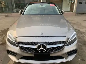 Mercedes-Benz C300 2020 Gold