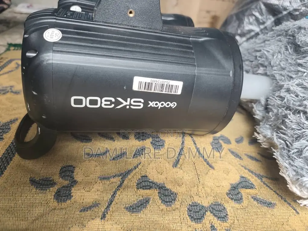 Godox Sk 300 Studio 2-Light Studiio Kit
