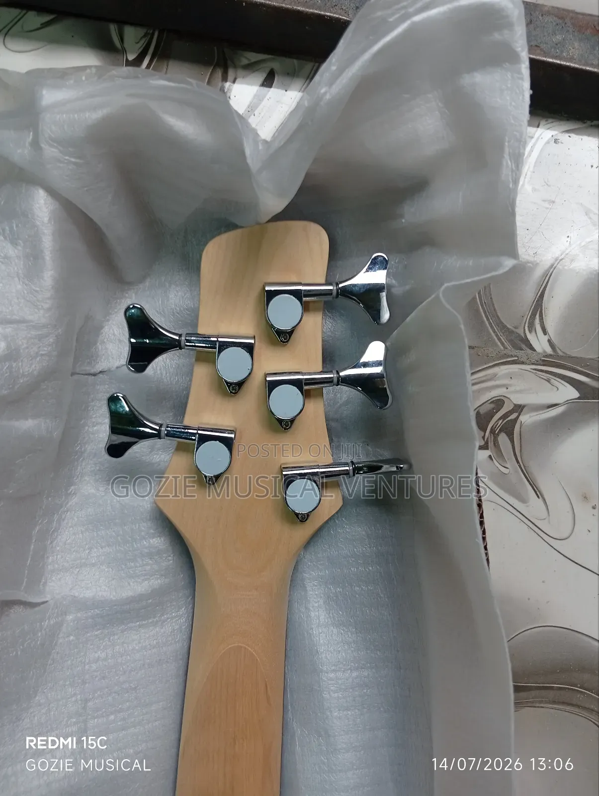 Yes Audio 5-Strings Bass Guitar Black Colour With Bag Cable and Strap.