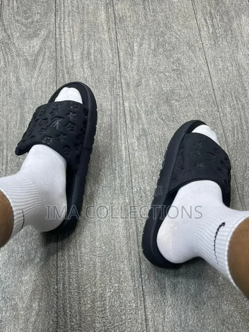 *Louis Vuitton Slide