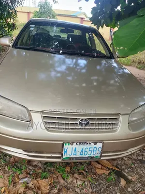 Toyota Camry Automatic 1999 Gold