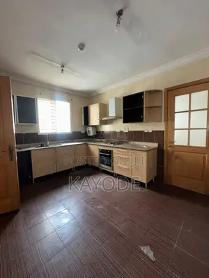 3bdrm Apartment in Lekki Phase 1 for rent
