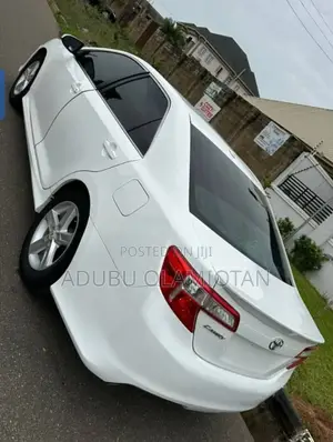 Toyota Camry LE 4dr Sedan (2.5L 4cyl 6A) 2014 White