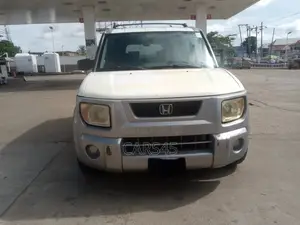 Honda Element 2004 White