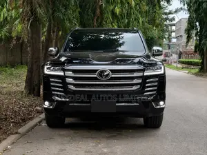 Toyota Land Cruiser LC300 2023 Black