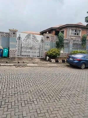 Furnished 8bdrm Duplex in Dolphin Estate for sale