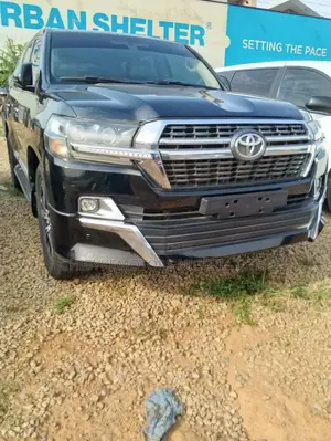 Toyota Land Cruiser Front Grill 2018 Model