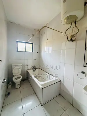 3bdrm Apartment in Lekki Phase 1 for rent
