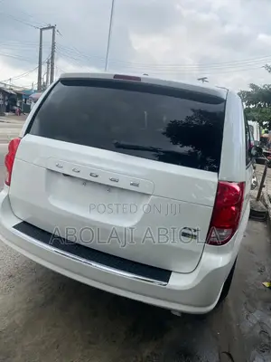 Dodge Caravan 2017 White
