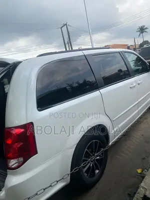 Dodge Caravan 2017 White