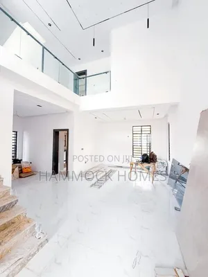 6bdrm Penthouse in Carlton Gate Gra, Akobo for sale