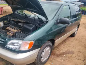 Toyota Sienna 2002 Green