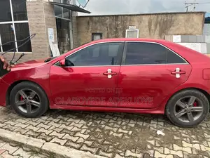 Toyota Camry SE 4dr Sedan (2.5L 4cyl 6A) 2012 Red