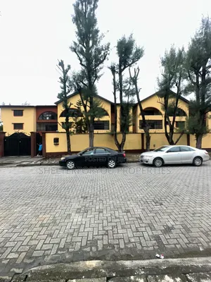 4bdrm House in Lekki Phase 1 for rent