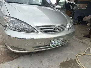 Toyota Camry LE 4dr Sedan (2.4L 4cyl 5A) 2005 Silver
