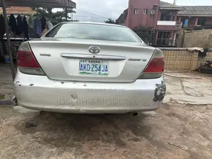 Toyota Camry LE 4dr Sedan (2.4L 4cyl 5A) 2005 Silver