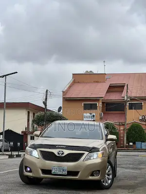 Toyota Camry 2010 Gold