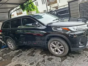 Toyota Highlander XLE 4dr SUV AWD (3.5L 6cyl 6A) 2015 Black