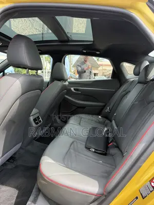 Hyundai Elantra Limited 2020 Gold