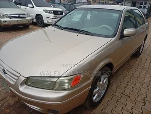Toyota Camry 2000 Gold