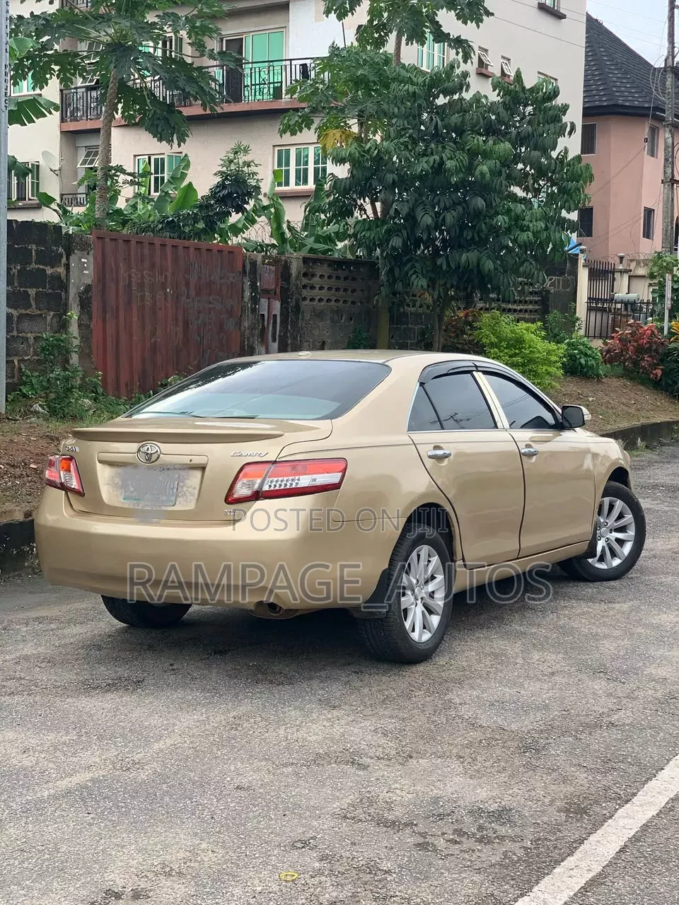 Toyota Camry 2010 Gold