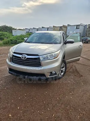 Toyota Highlander XLE 4dr SUV (3.5L 6cyl 6A) 2015 Gold