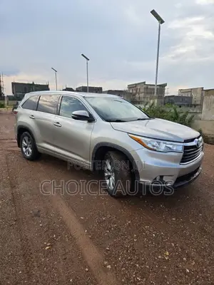 Toyota Highlander XLE 4dr SUV (3.5L 6cyl 6A) 2015 Gold