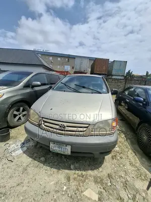 Toyota Sienna 2003 Gold