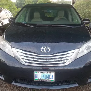 Toyota Sienna 2013 Black