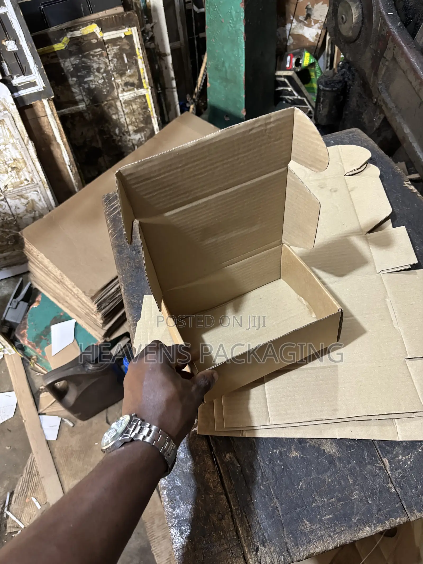 22 by 15 by 8cm Mailer Box