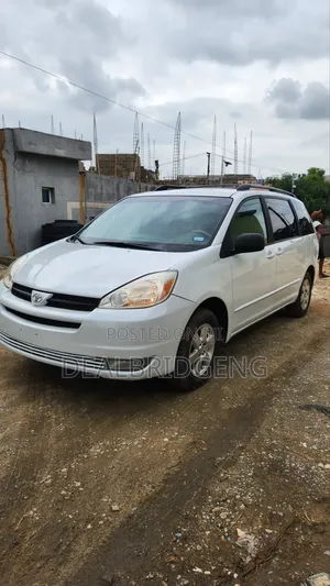 Toyota Sienna 2004 White