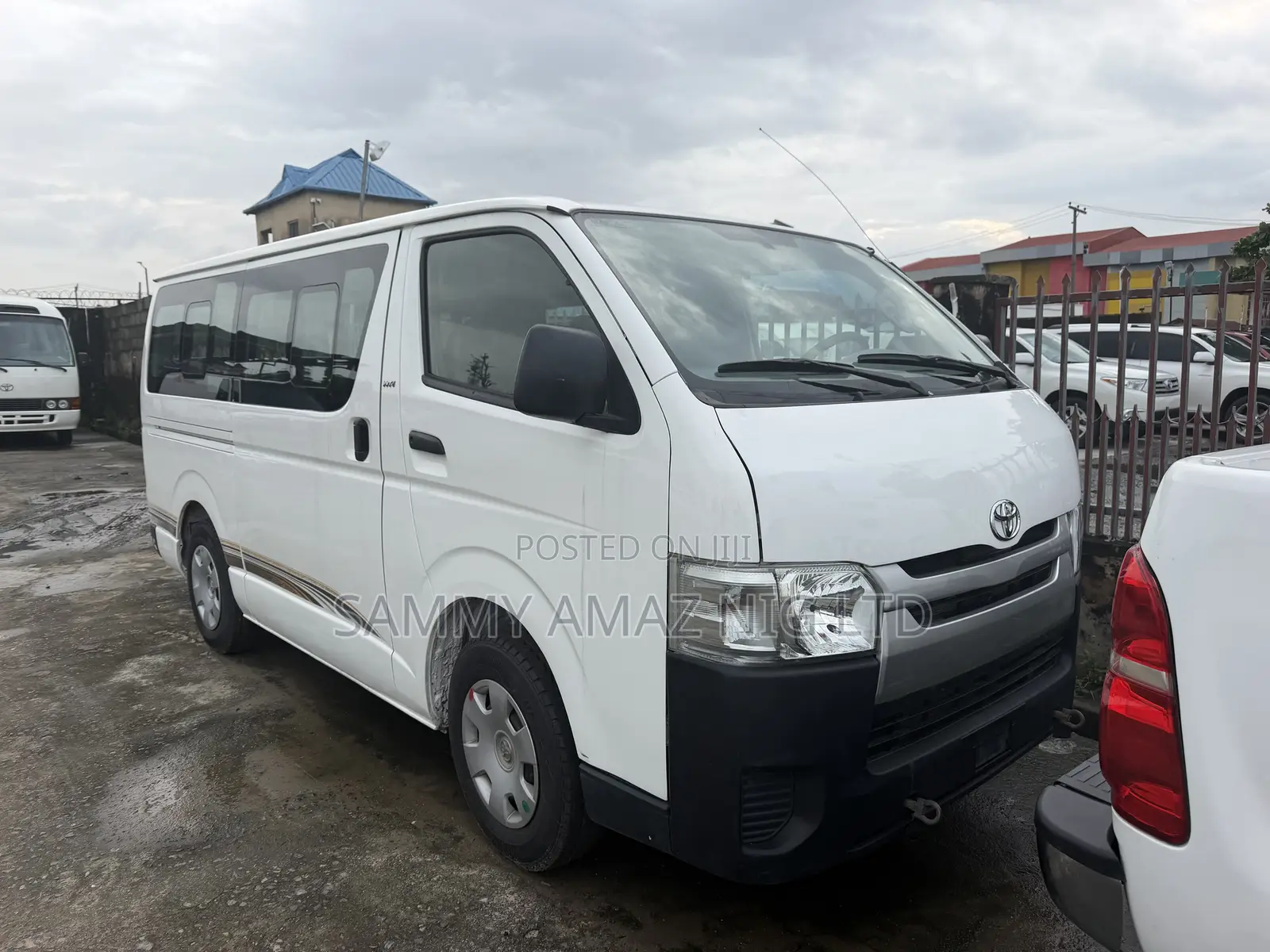 Toyota HiAce 2013 White