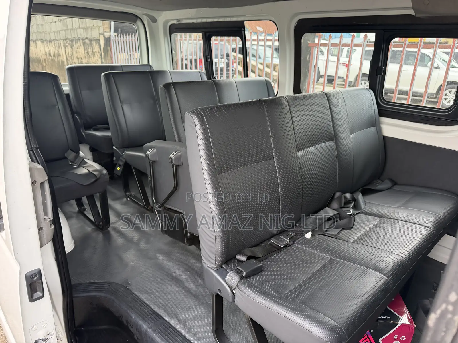 Toyota HiAce 2013 White