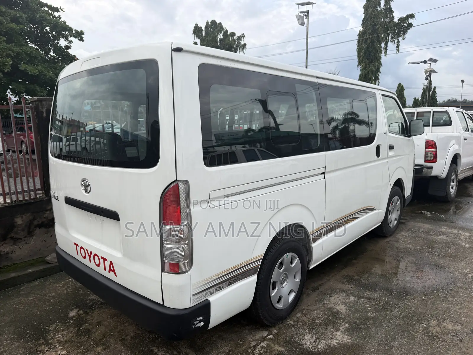 Toyota HiAce 2013 White