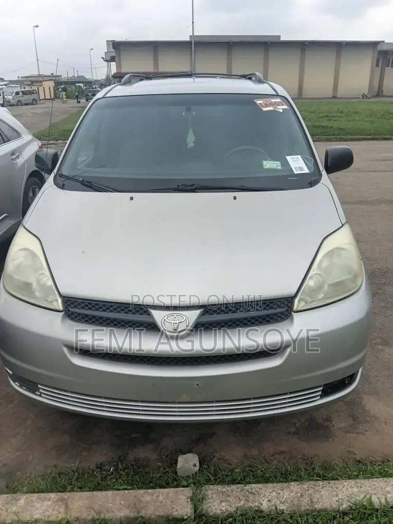 Toyota Sienna 2005 Silver