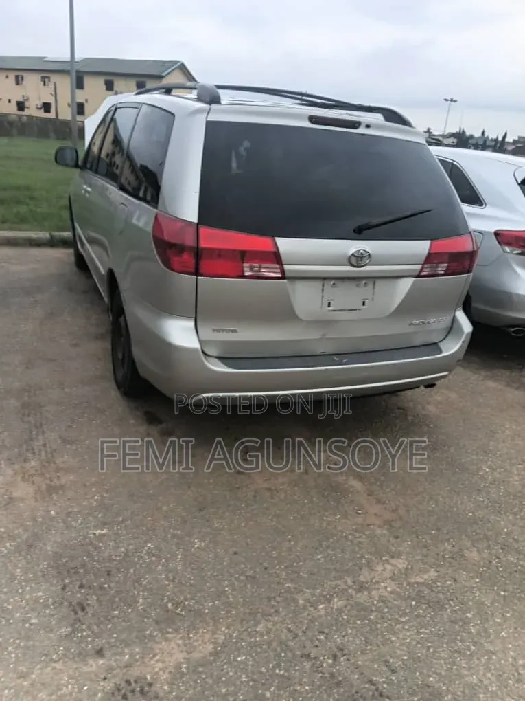 Toyota Sienna 2005 Silver