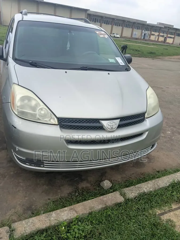 Toyota Sienna 2005 Silver