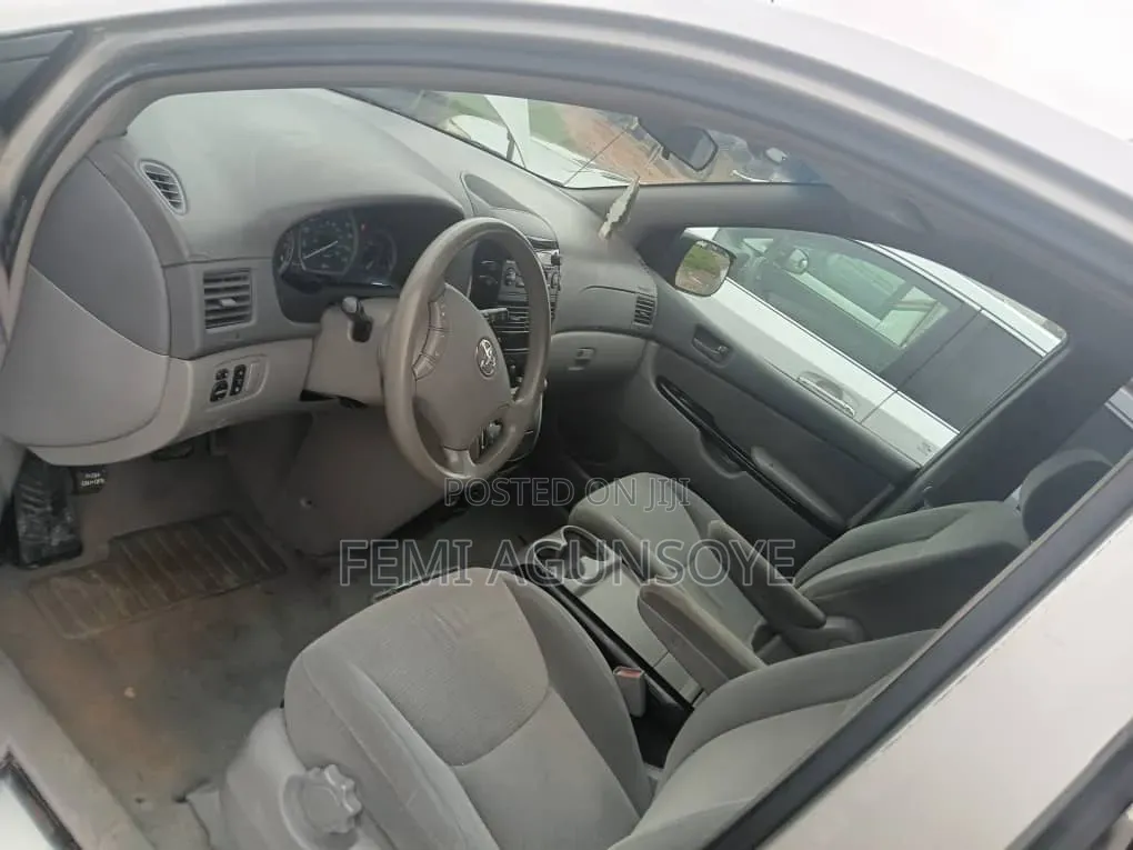 Toyota Sienna 2005 Silver