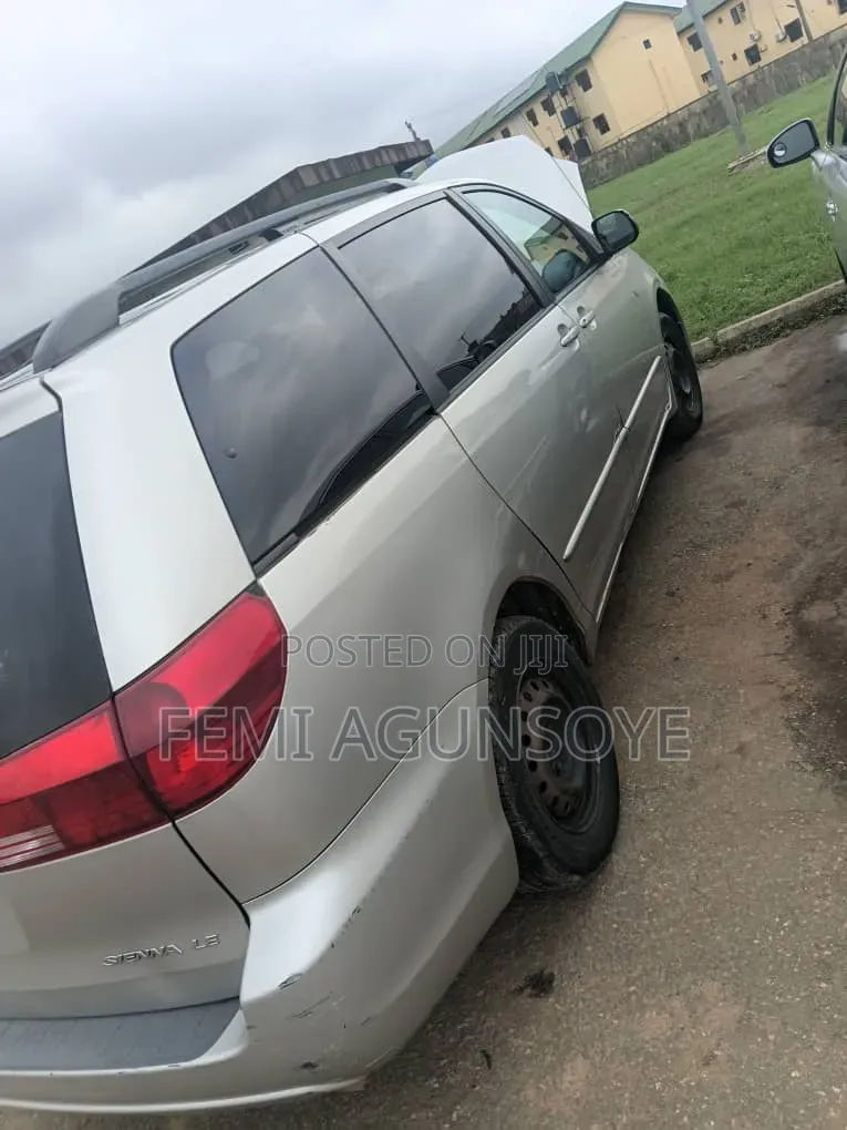 Toyota Sienna 2005 Silver