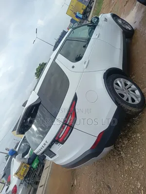 Land Rover Discovery 2017 White