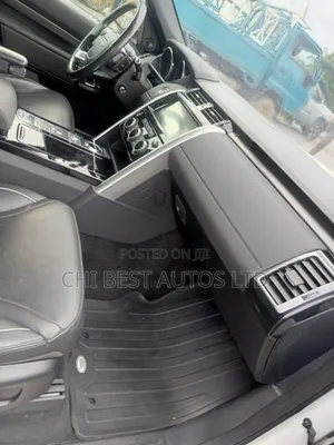 Land Rover Discovery 2017 White