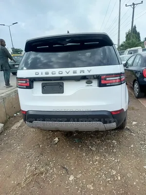 Land Rover Discovery 2017 White