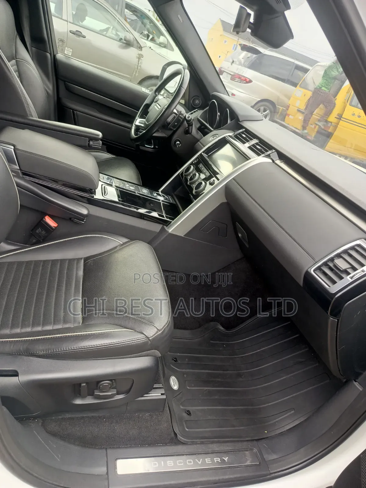 Land Rover Discovery 2017 White