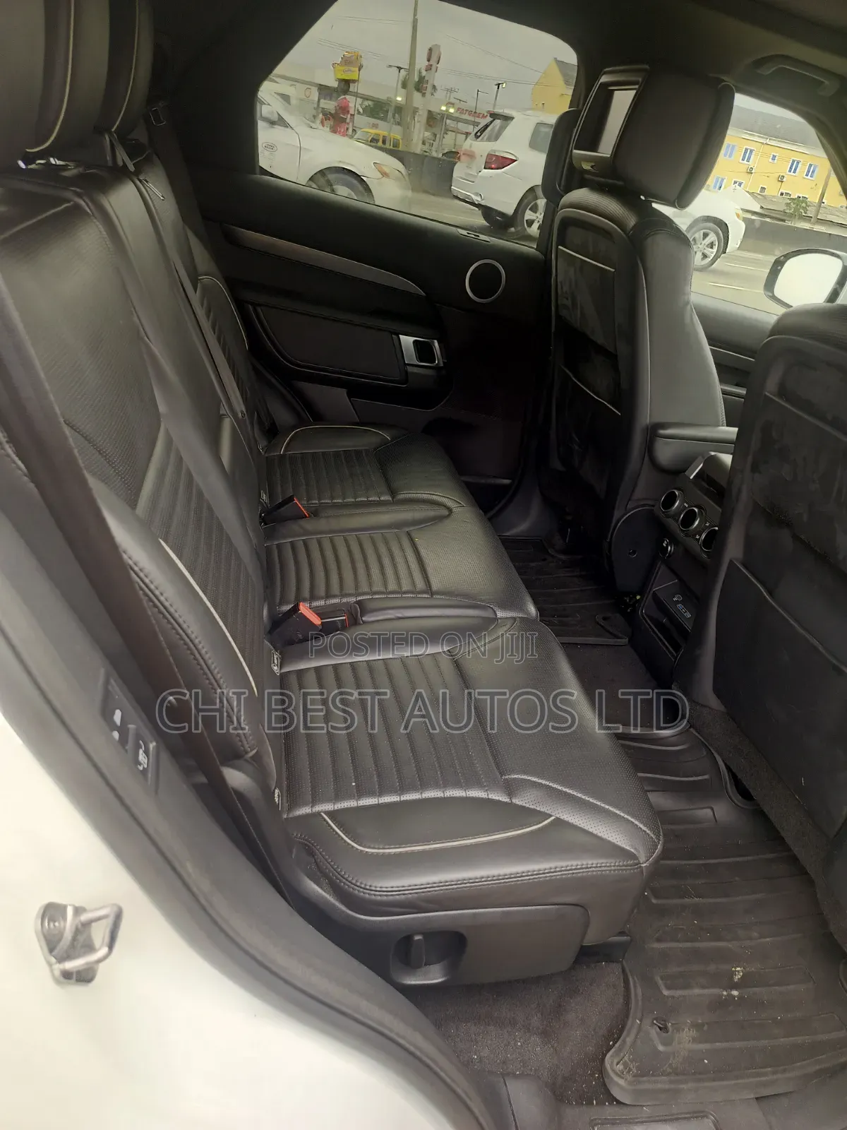 Land Rover Discovery 2017 White