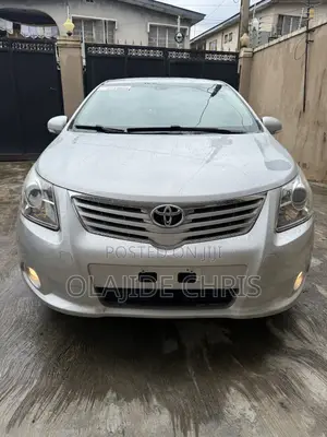 Toyota Avensis 2011 Silver