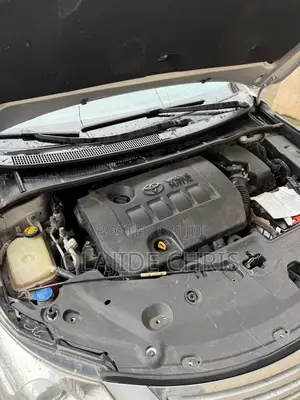 Toyota Avensis 2011 Silver