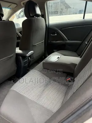 Toyota Avensis 2011 Silver
