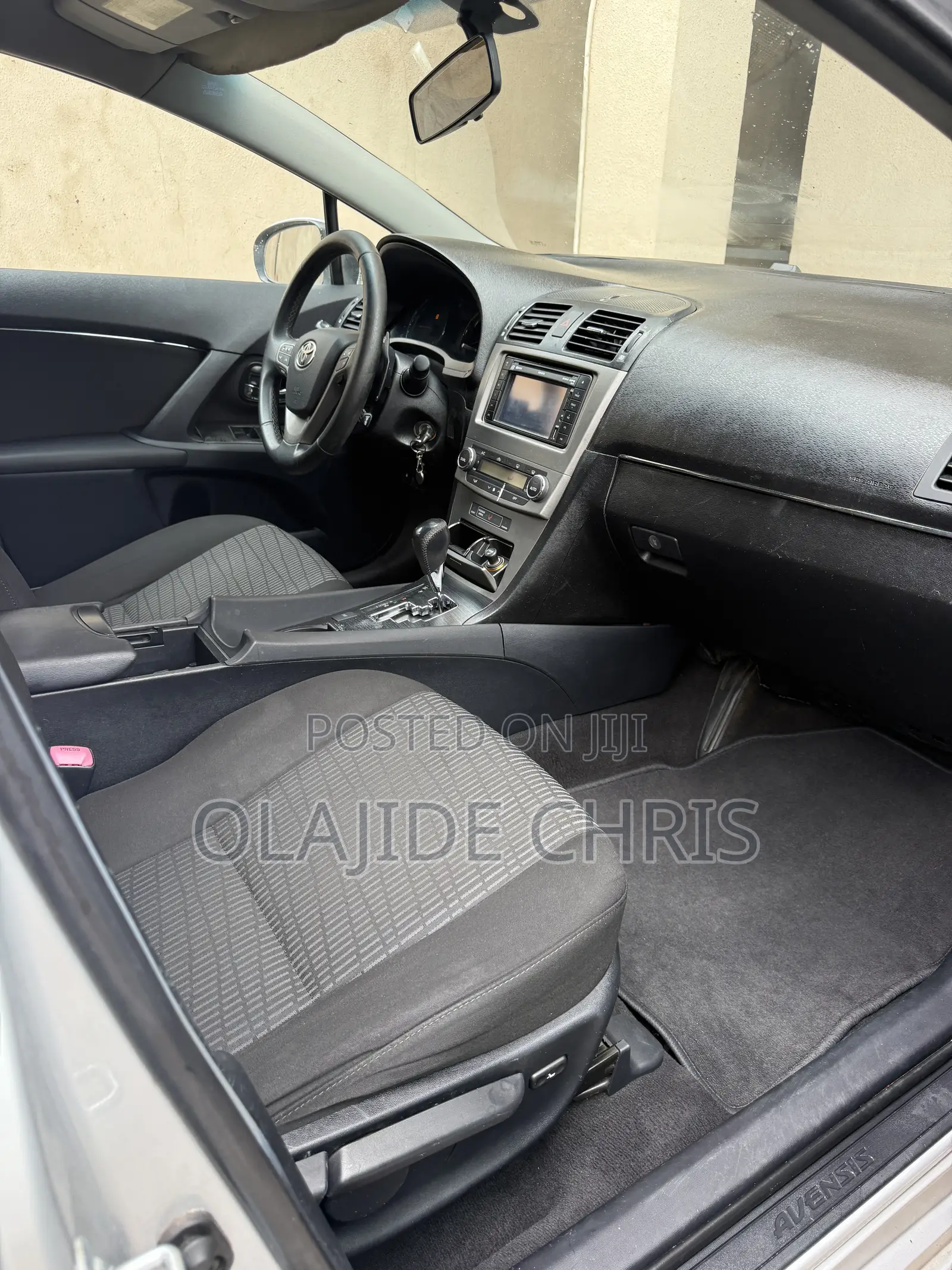 Toyota Avensis 2011 Silver